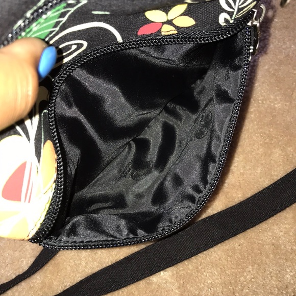 flower patterned cross body bag with 3 pockets - Picture 4 of 5